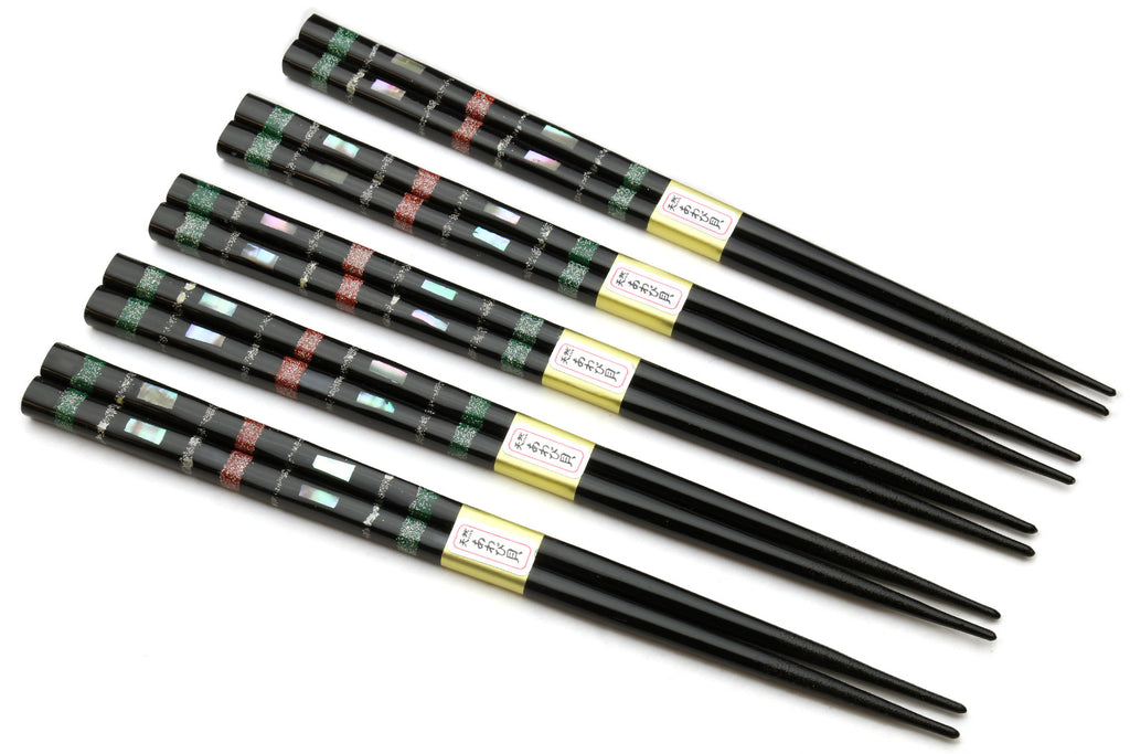 Set of 5 black chopsticks, green and red mosaic patterned grip