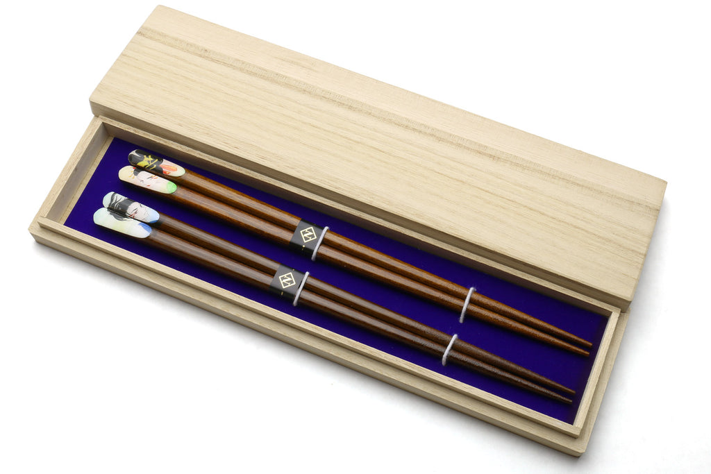 Lacquered wood chopsticks twin pair in light wood presentation box