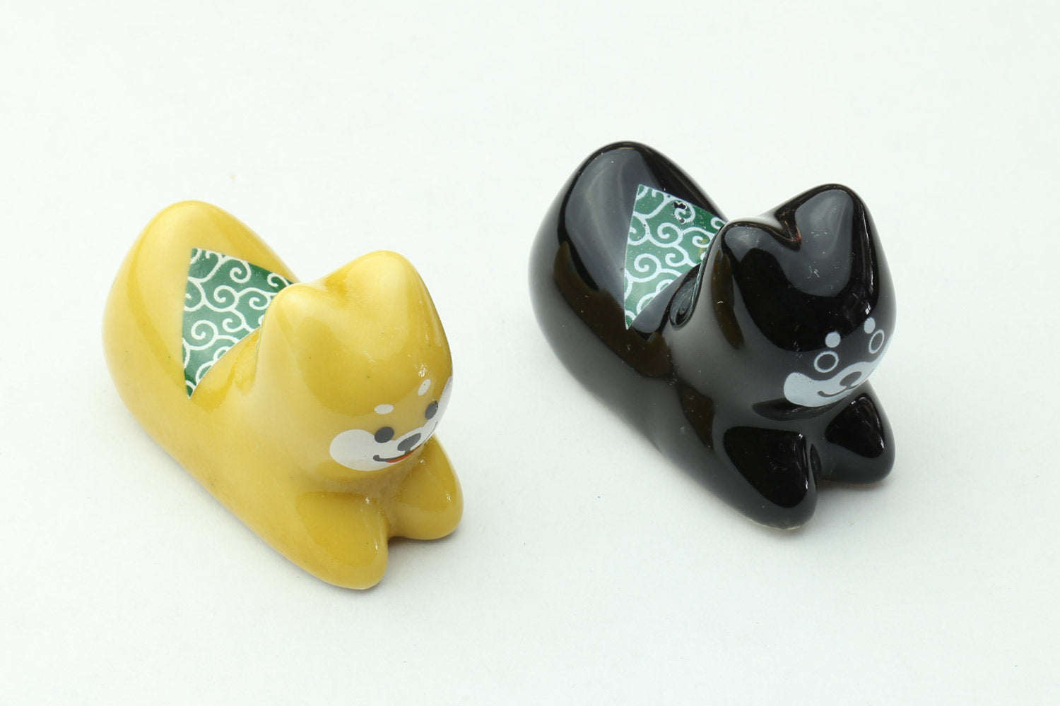 Pair lacquered chopsticks with shiba inu holders: yellow and black
