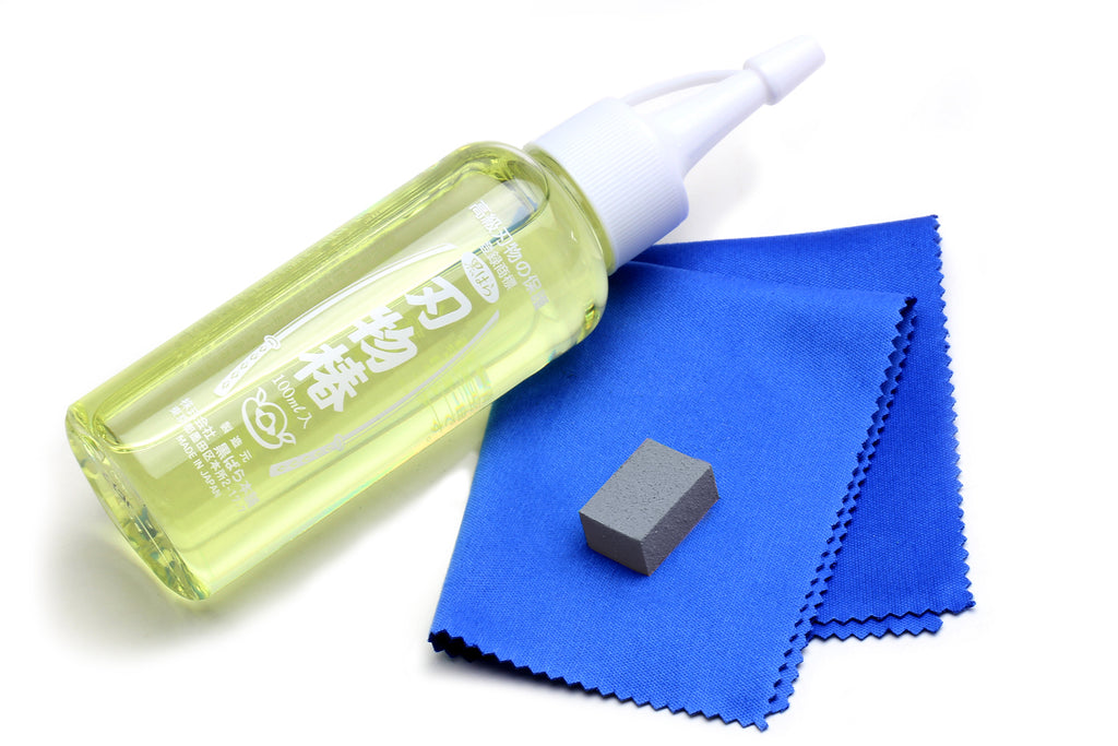 Rust eraser set: green oil bottle, blue polishing cloth, gray eraser block