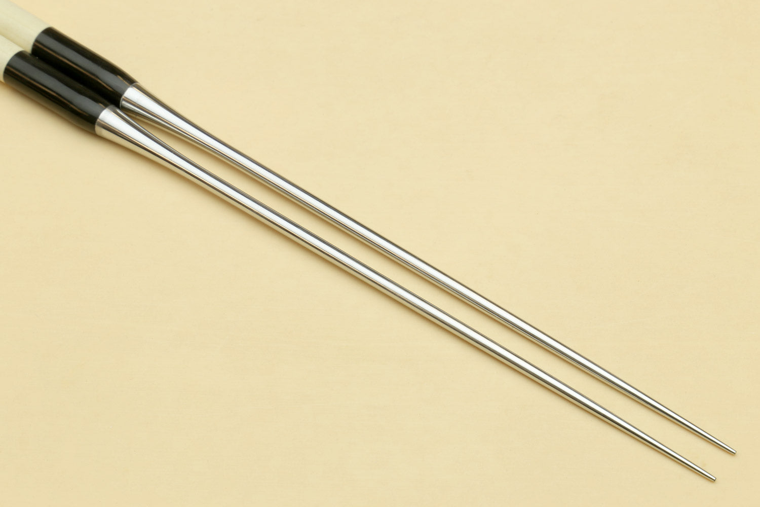 Sushi plating tweezers with stainless arms and pointed tips, light handle end