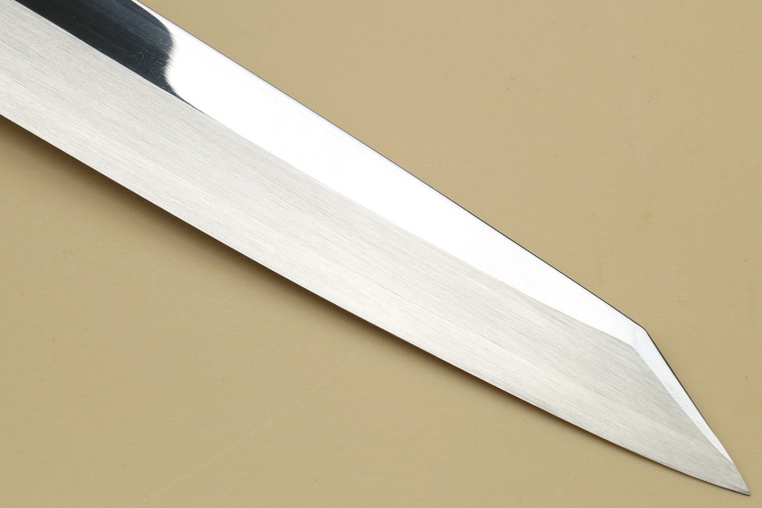 Yanagi kiritsuke knife tip and edge, mirror-finished blade
