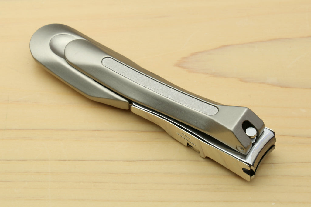 Magnetic nail clippers side view, silver blades and trimming jaw