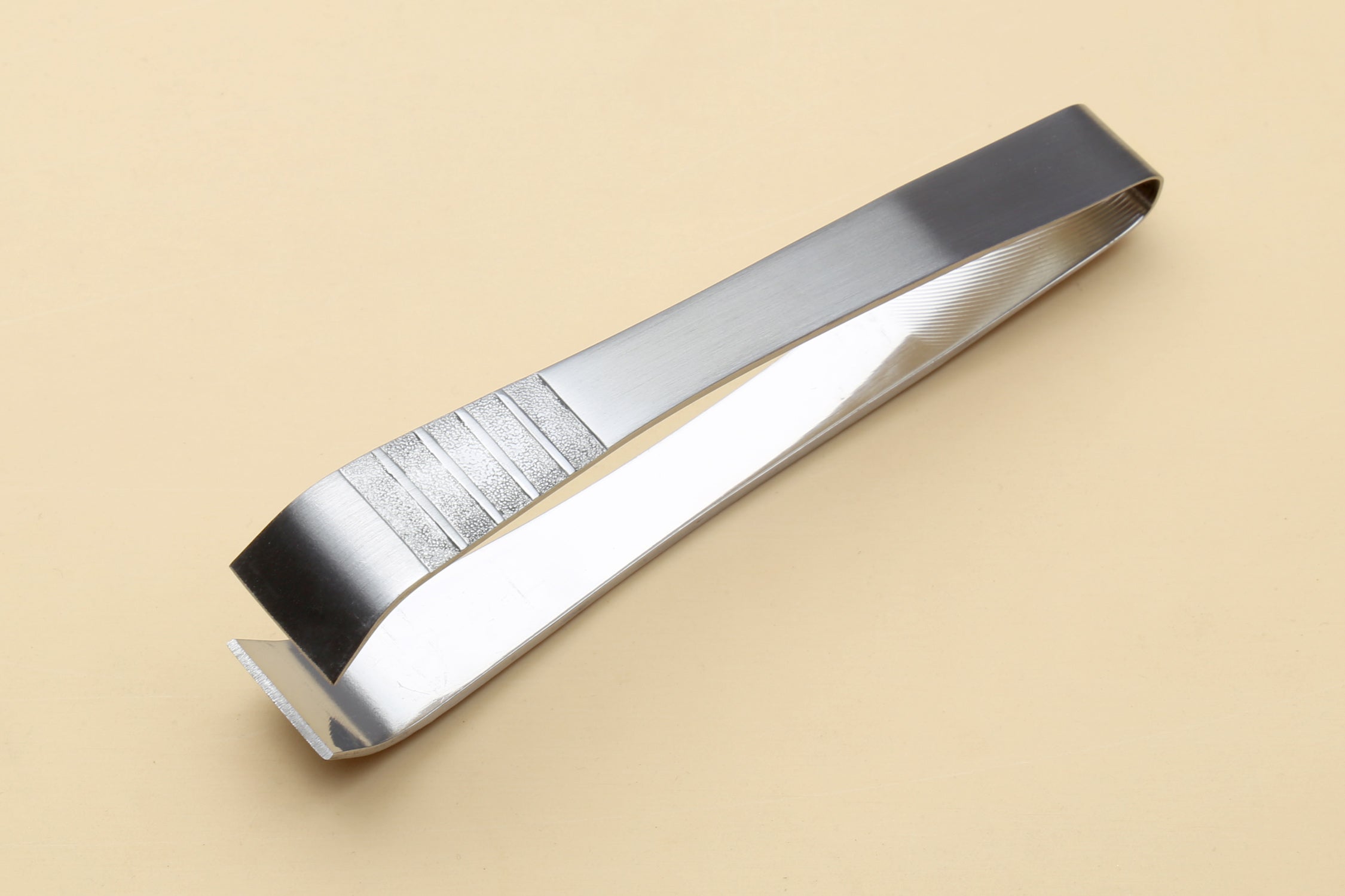 Stainless steel non-slip tweezer tool with textured grip and pointed jaws