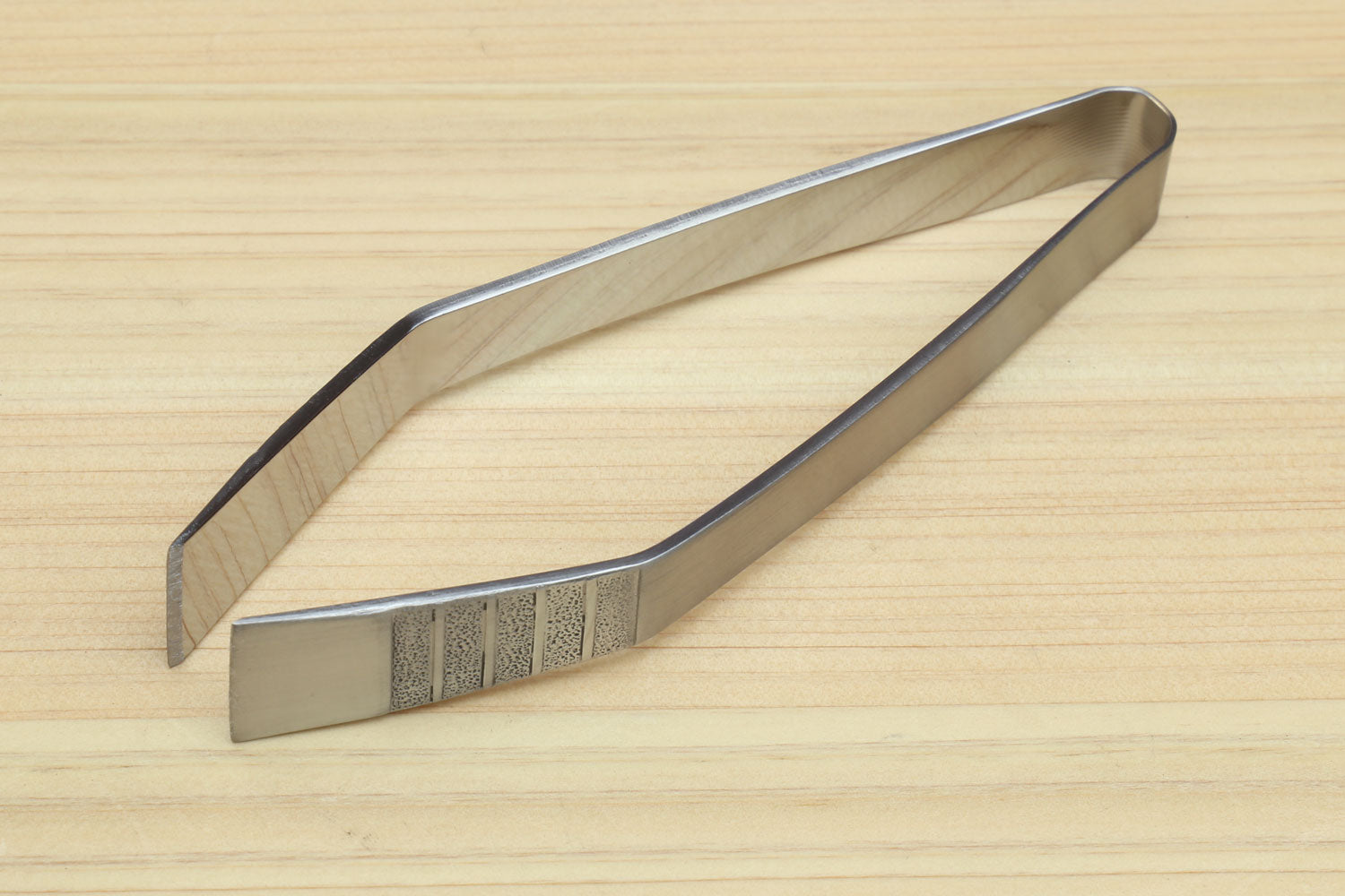 Non-slip fish bone tweezers with tapered tips and textured center grip.