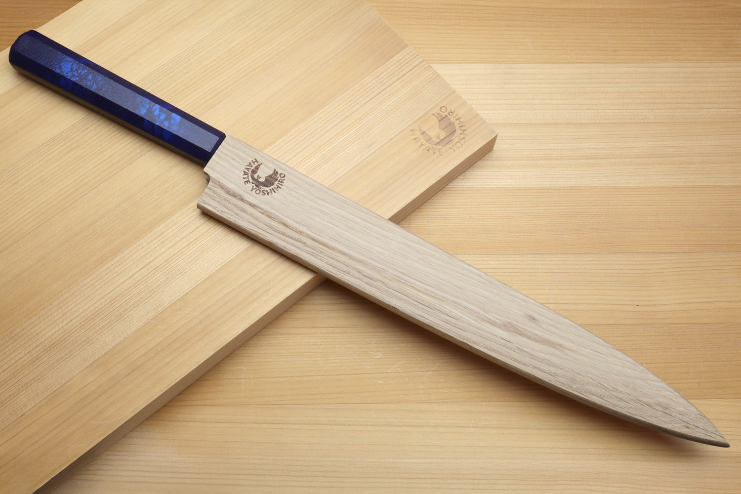 Yanagi sushi knife with dark-blue handle and wooden saya cover, full length