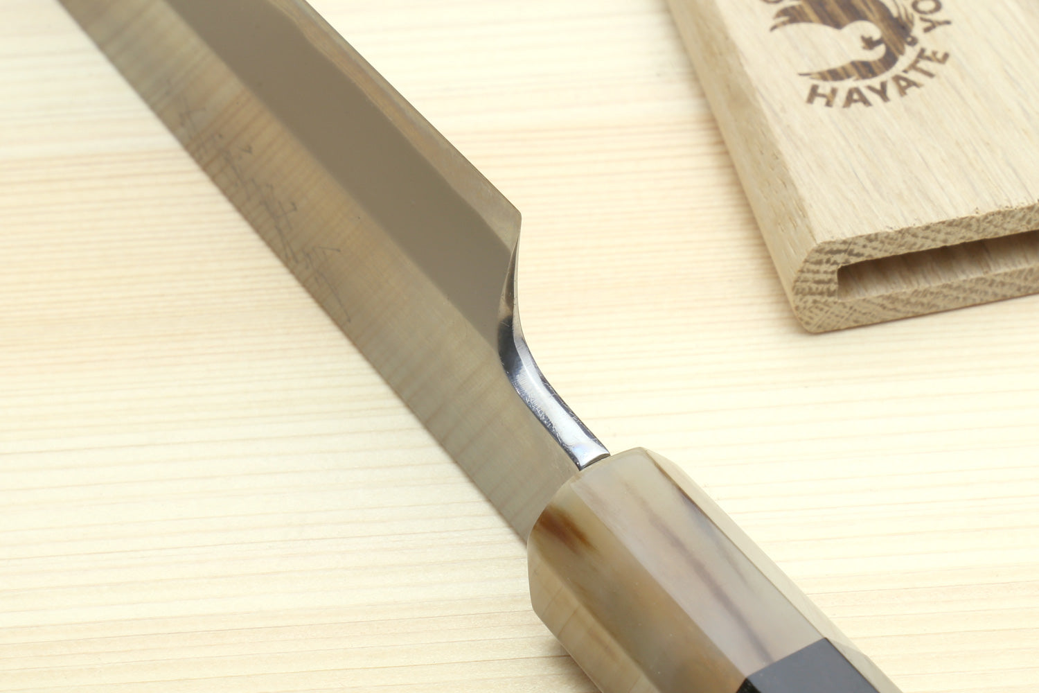 Yanagi-kiritsuke knife blade with edge profile, white steel and light wood handle