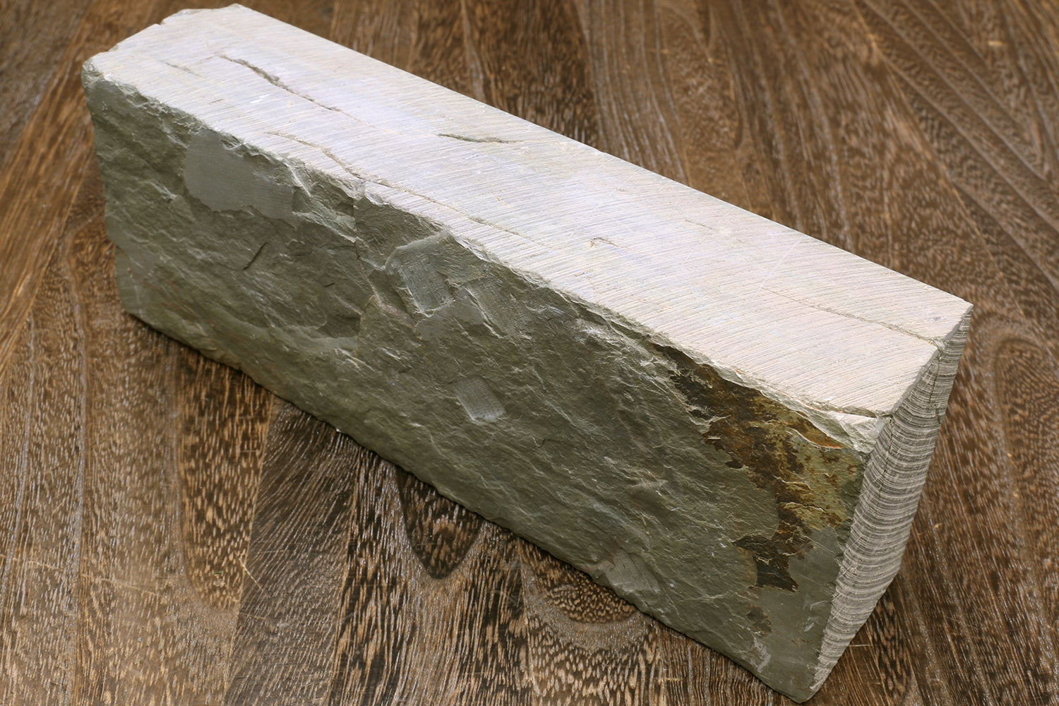 Natural sharpening whetstone finishing block with white surface and gray side