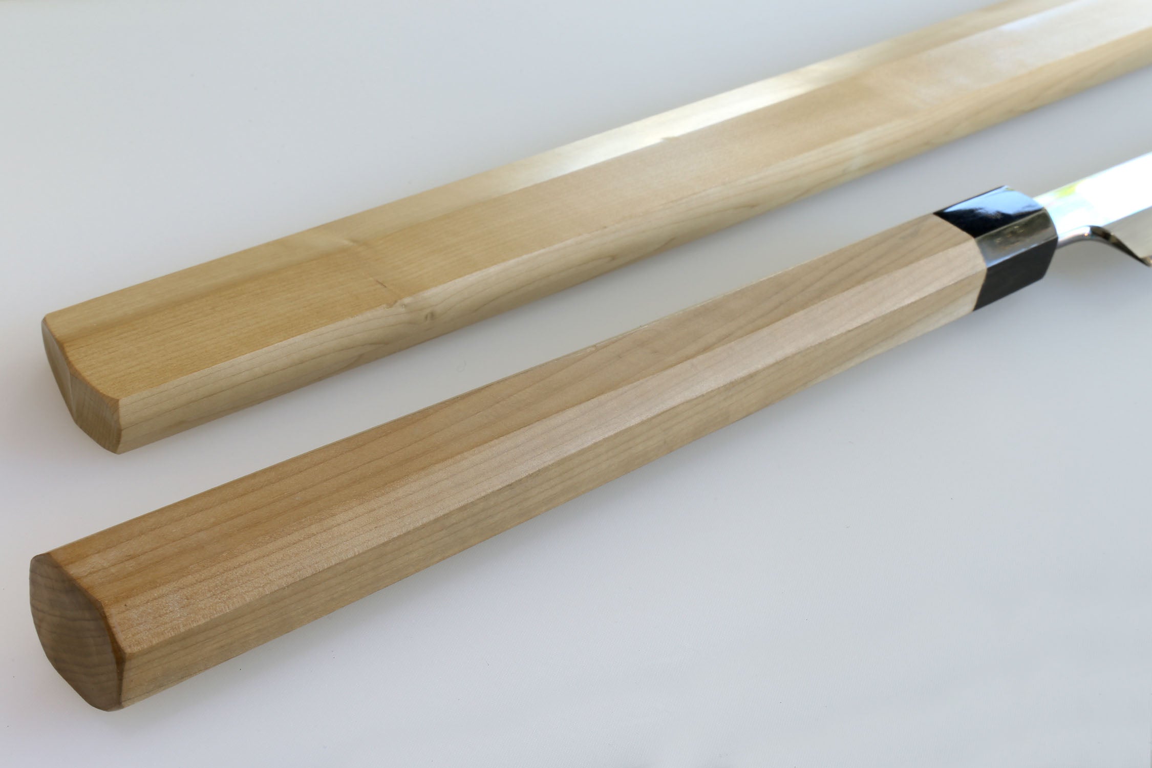 Single-edged tuna knife with light wood handle and dark steel blade