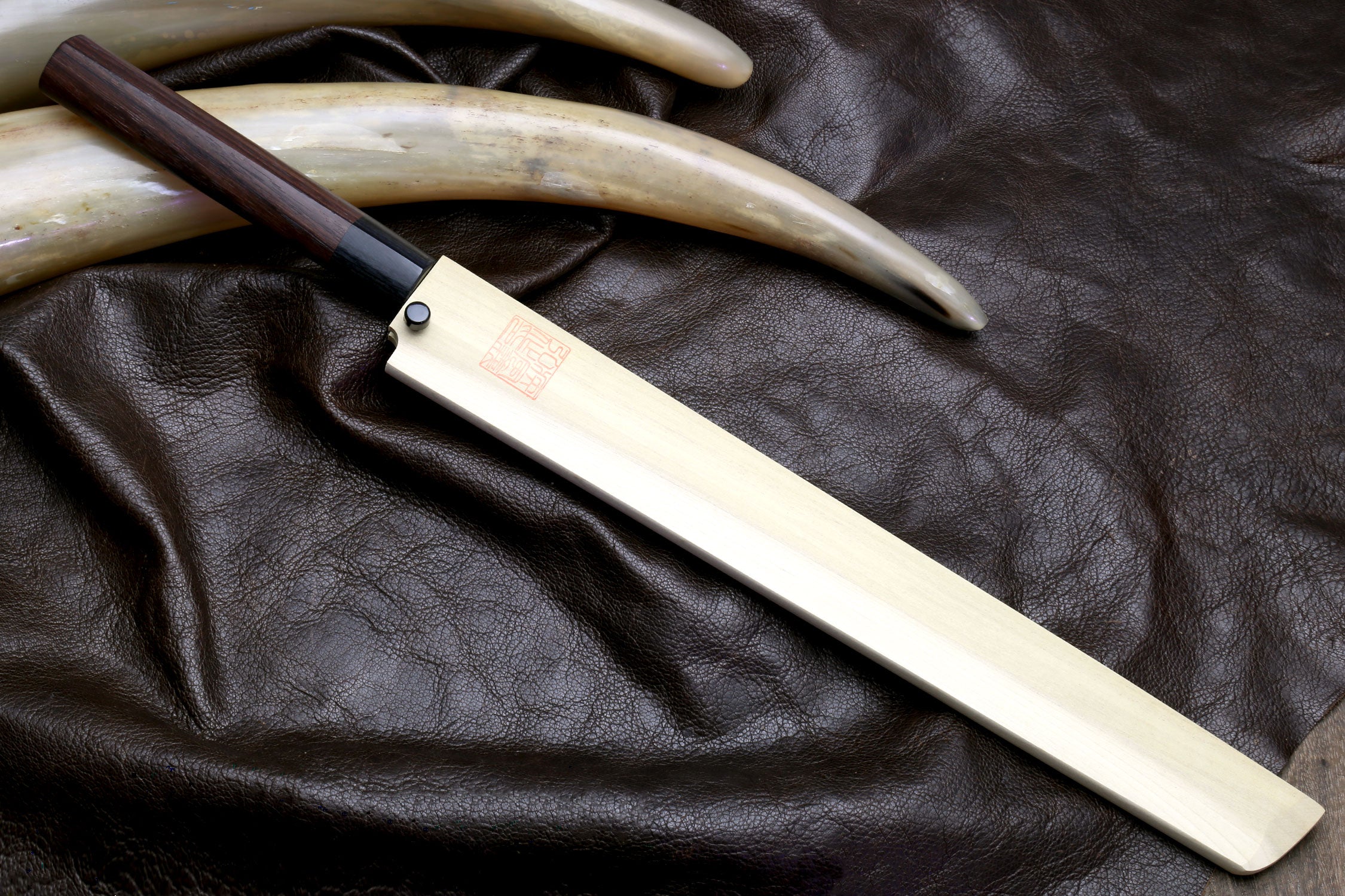 Japanese sushi knife with pale rosewood handle and light steel sakimaru blade