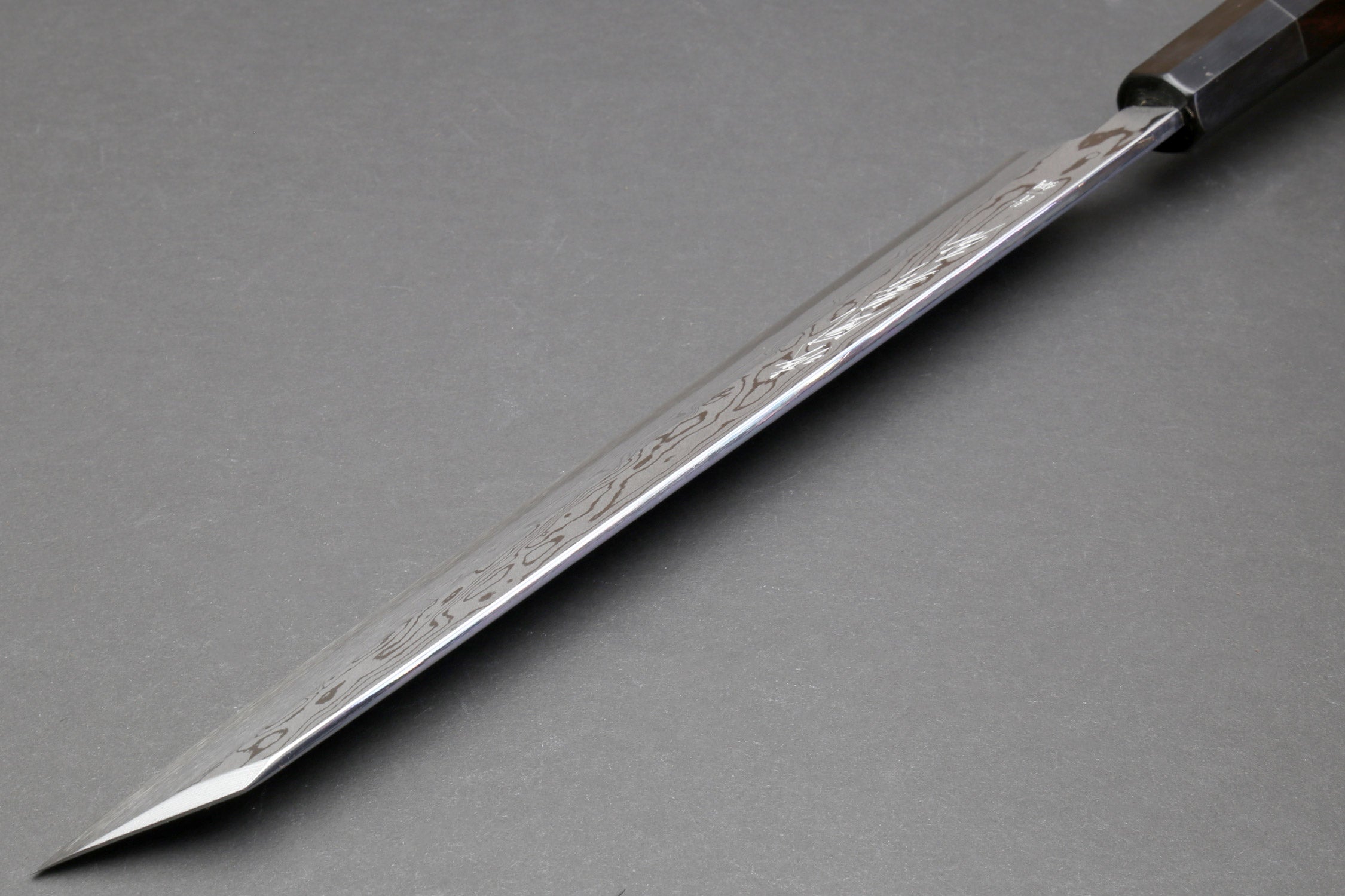 Japanese yanagi sushi knife, long pointed blade with damascus pattern